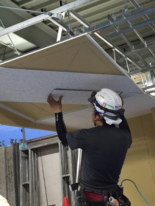 ボード貼り練習風景